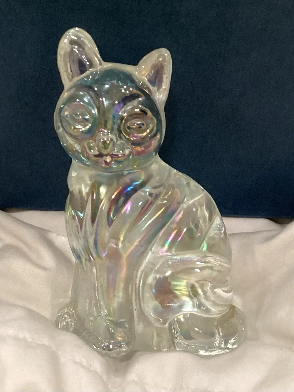 Carnival Glass Cat Figurine -/ could be Fenton?